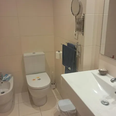 Espacioso De 3 Con Piscina Y Parking *