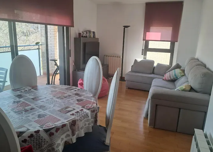 Espacioso De 3 Con Piscina Y Parking