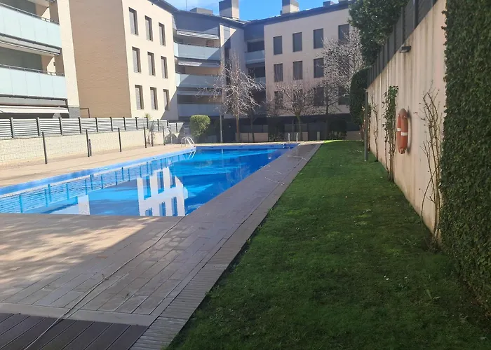 Espacioso De 3 Con Piscina Y Parking