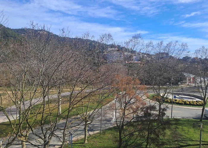 Espacioso De 3 Con Piscina Y Parking *