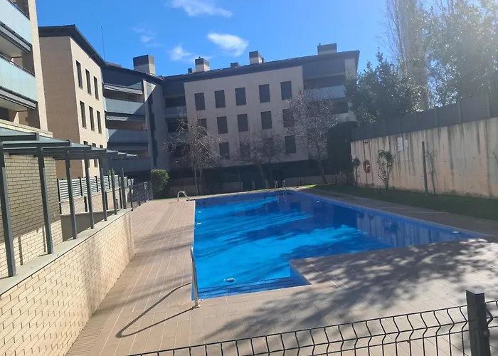 Espacioso De 3 Con Piscina Y Parking